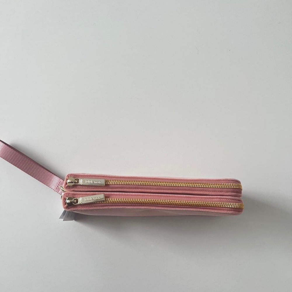 NWT Lululemon pink pastel curved wristlet velour wallet - Picture 4 of 8